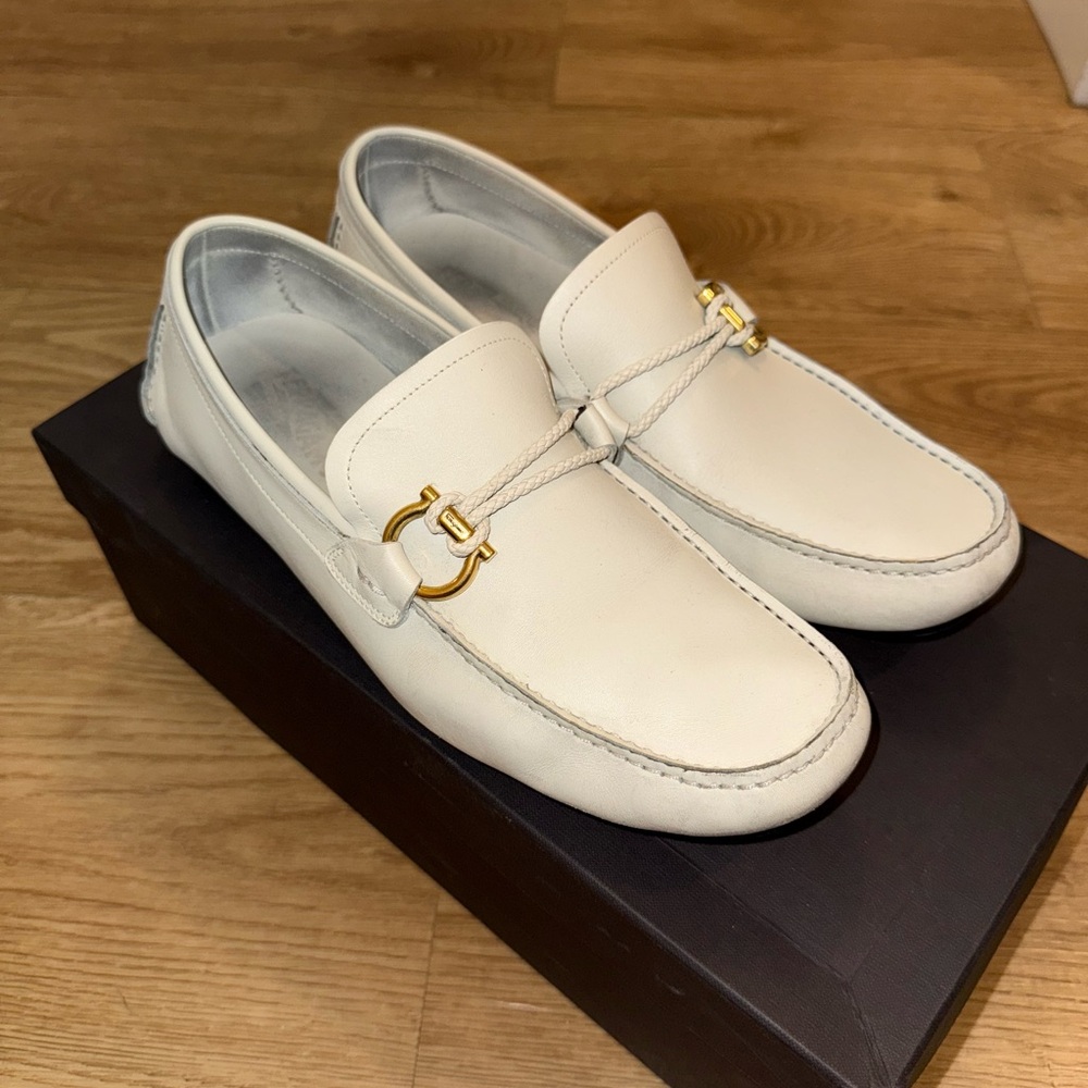FERRAGAMO Driver Gancini-Buckle Leather Loafers